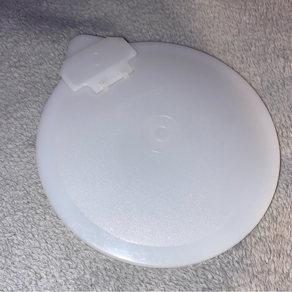 Tupperware Lid - Picture 3 of 7